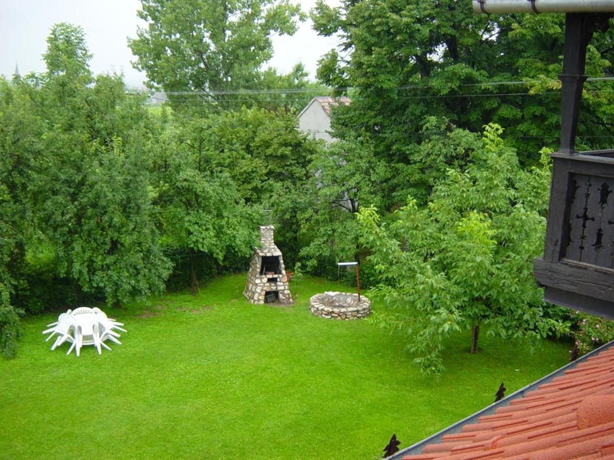 Nitt Pince Es Panzio Bed & Breakfast Kisharsany Exterior photo